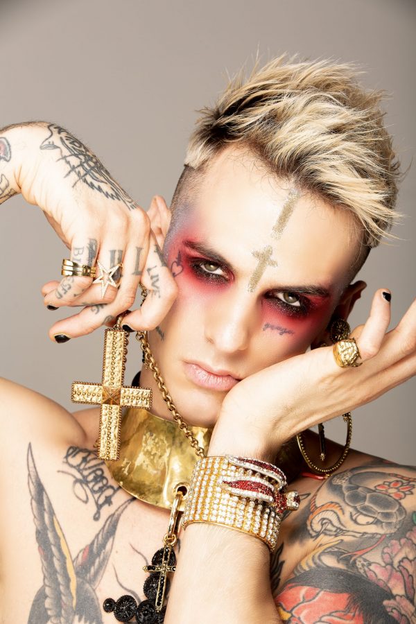 Dal palco di Sanremo al nuovo tour: parte l’“Achille Lauro Live 2020”