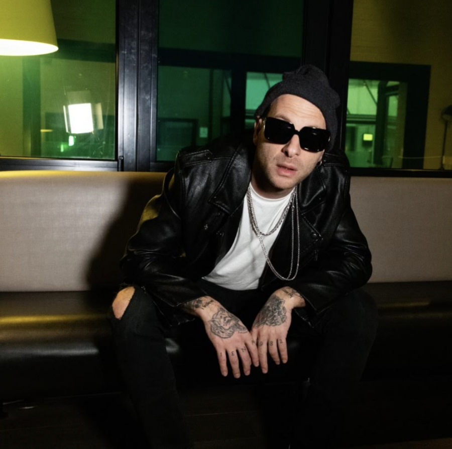 Clementino omaggia la sua città con il brano “Partenope”